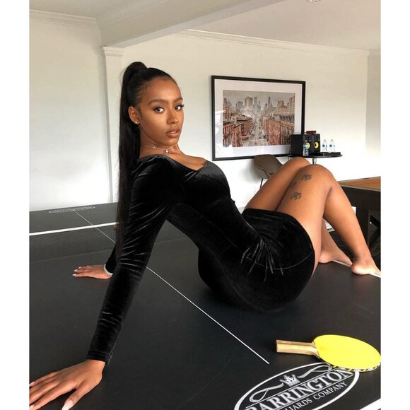 Women's Velvet Long Sleeve Black Body con Mini Party Dress Elegant and Sexy - Picture 6 of 8